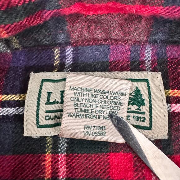 L.L. Bean  Men’s Flannel Shirt Red Tartan Plaid Long Sleeve Christmas CabinCore - Picture 7 of 10